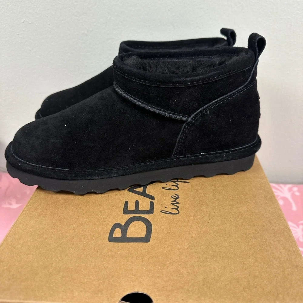 Bearpaw Super Shorty Black Suede Ankle Boots 3049W Size 7 Women Kids